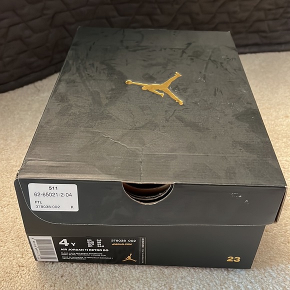 Gently used Jordan Retro 11 72-10 - size 4Y/woman5.5 - Picture 6 of 6